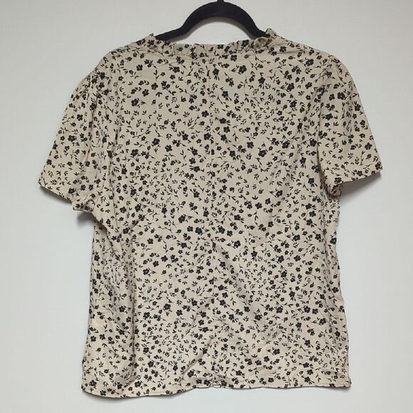 SHEIN Cream Relaxed V-Neck Blouse with Floral Print - Picture 4 of 5